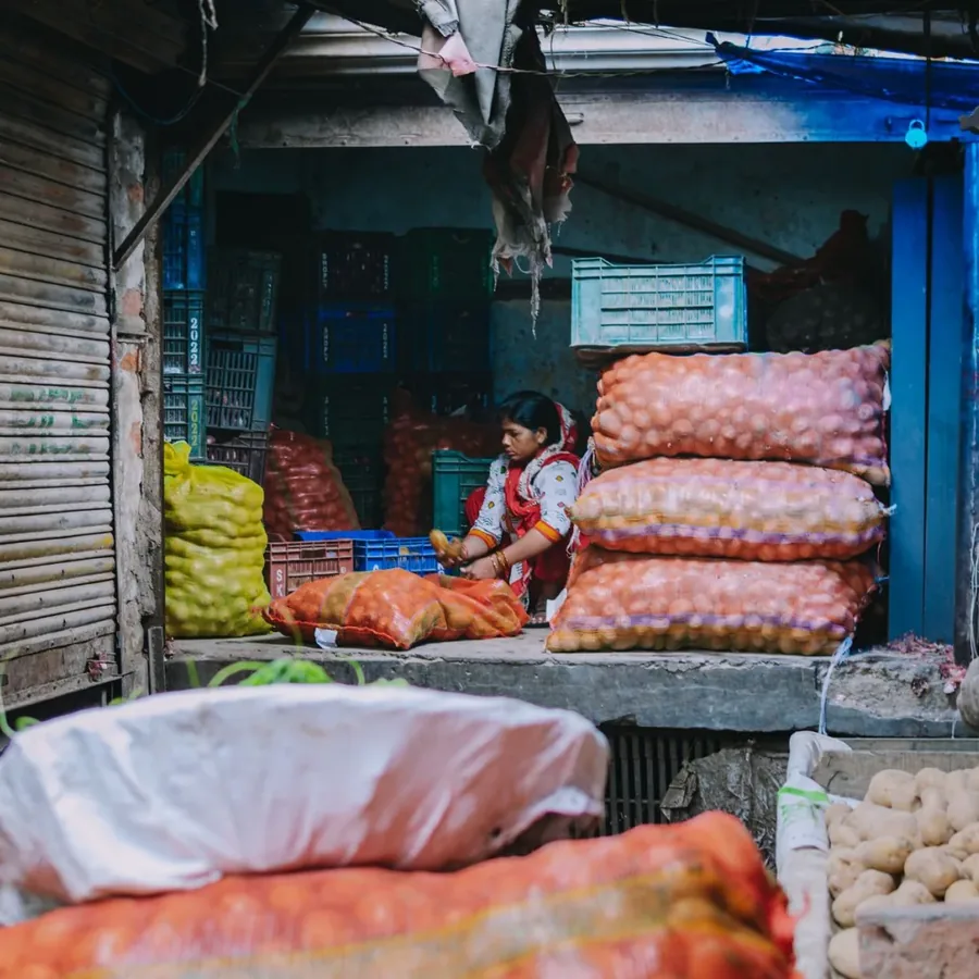 Gạo, mắm, dầu ăn, bột giặt