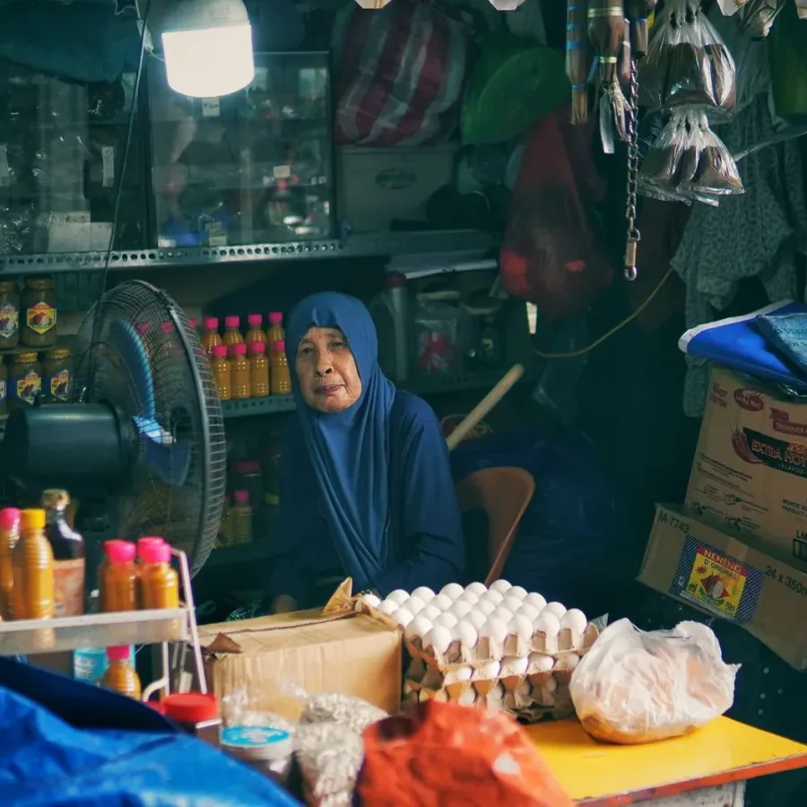 Gạo, mắm, dầu ăn, bột giặt