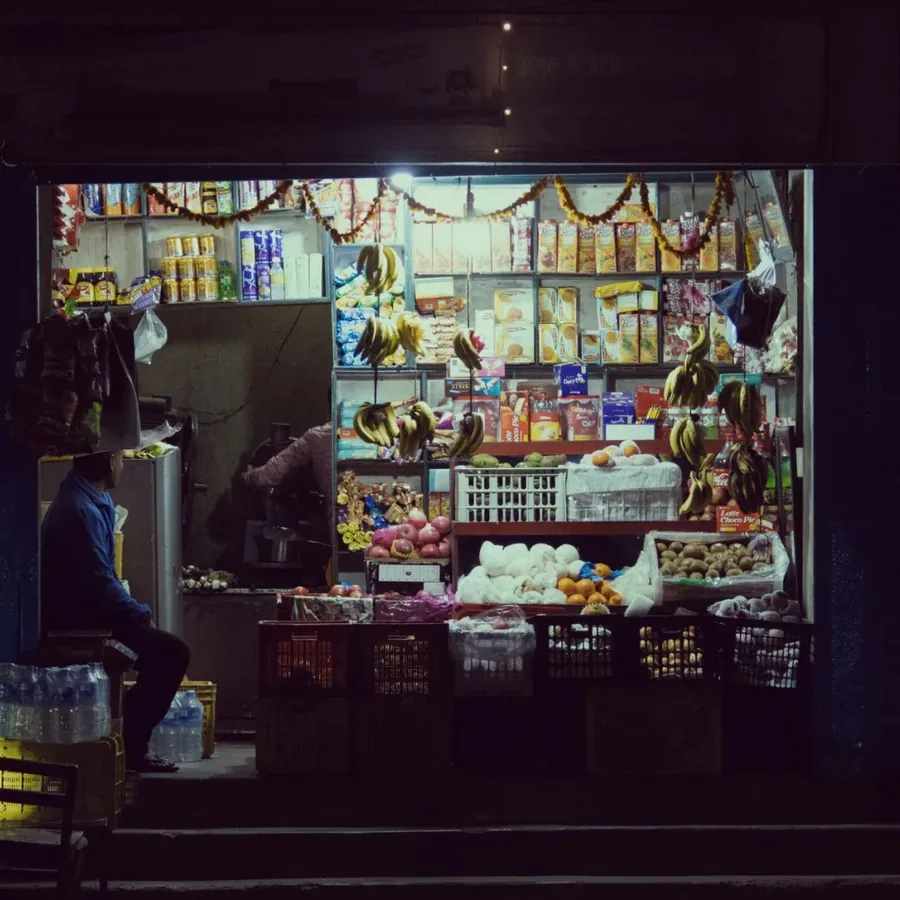 Gạo, mắm, dầu ăn, bột giặt